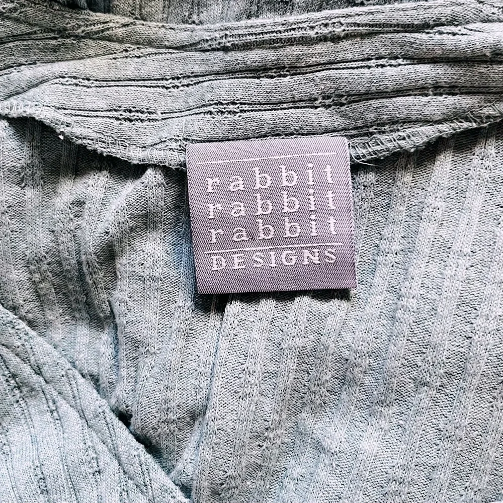 cute shell button top - Picture 3 of 4
